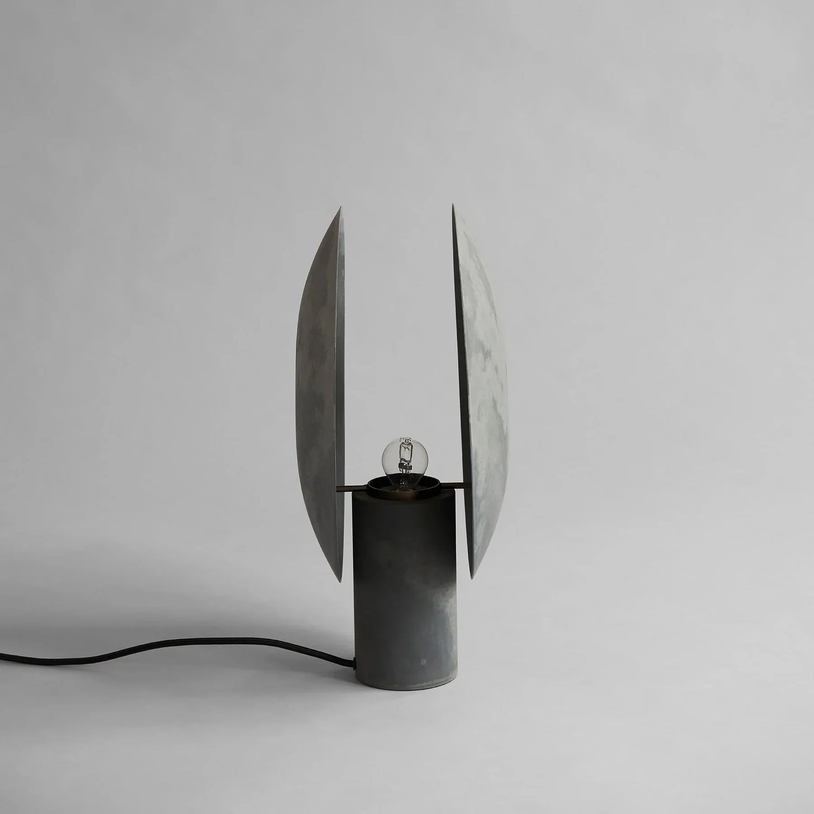 Clam Table Light