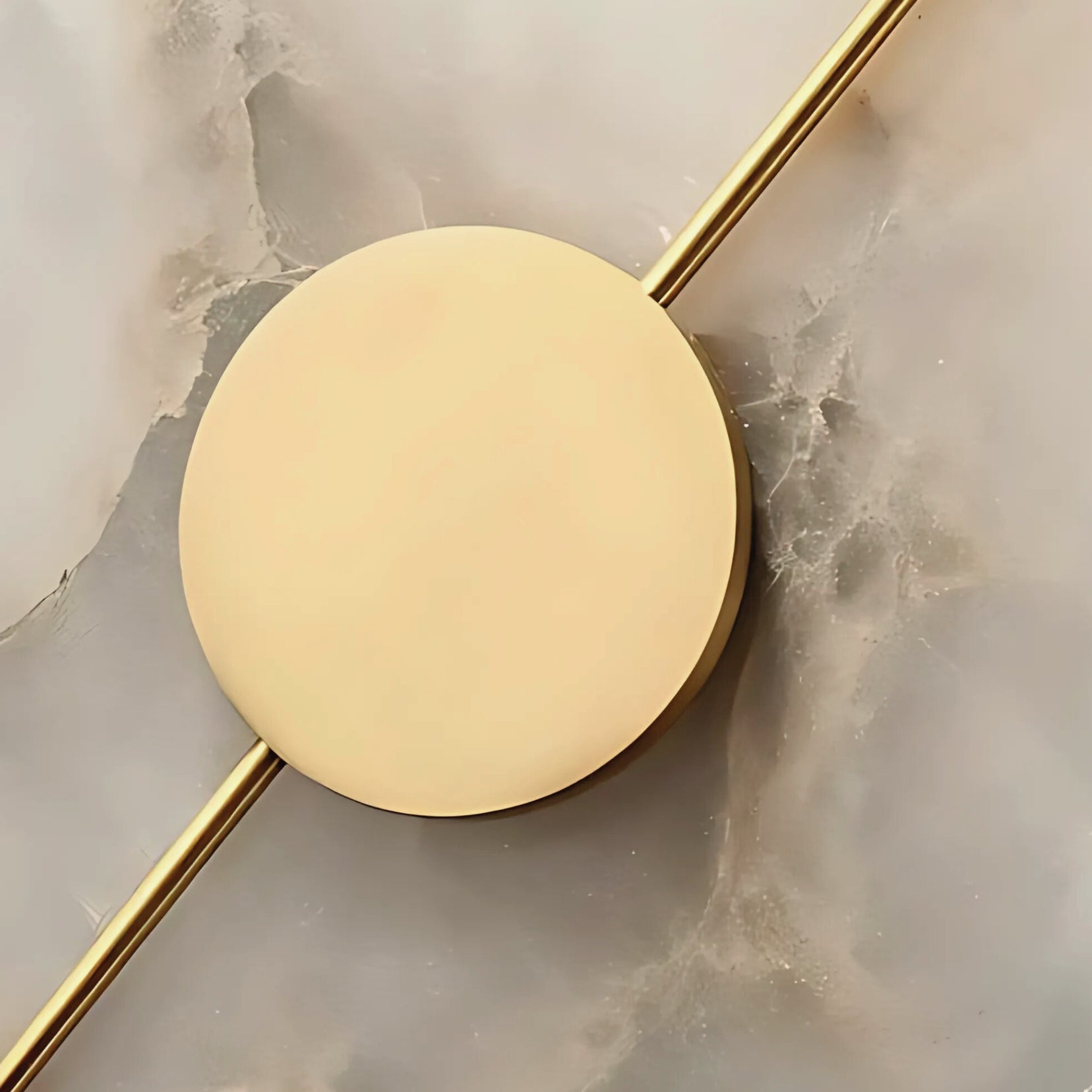 Corestone alabaster wall lamp from Love Hohm, close up