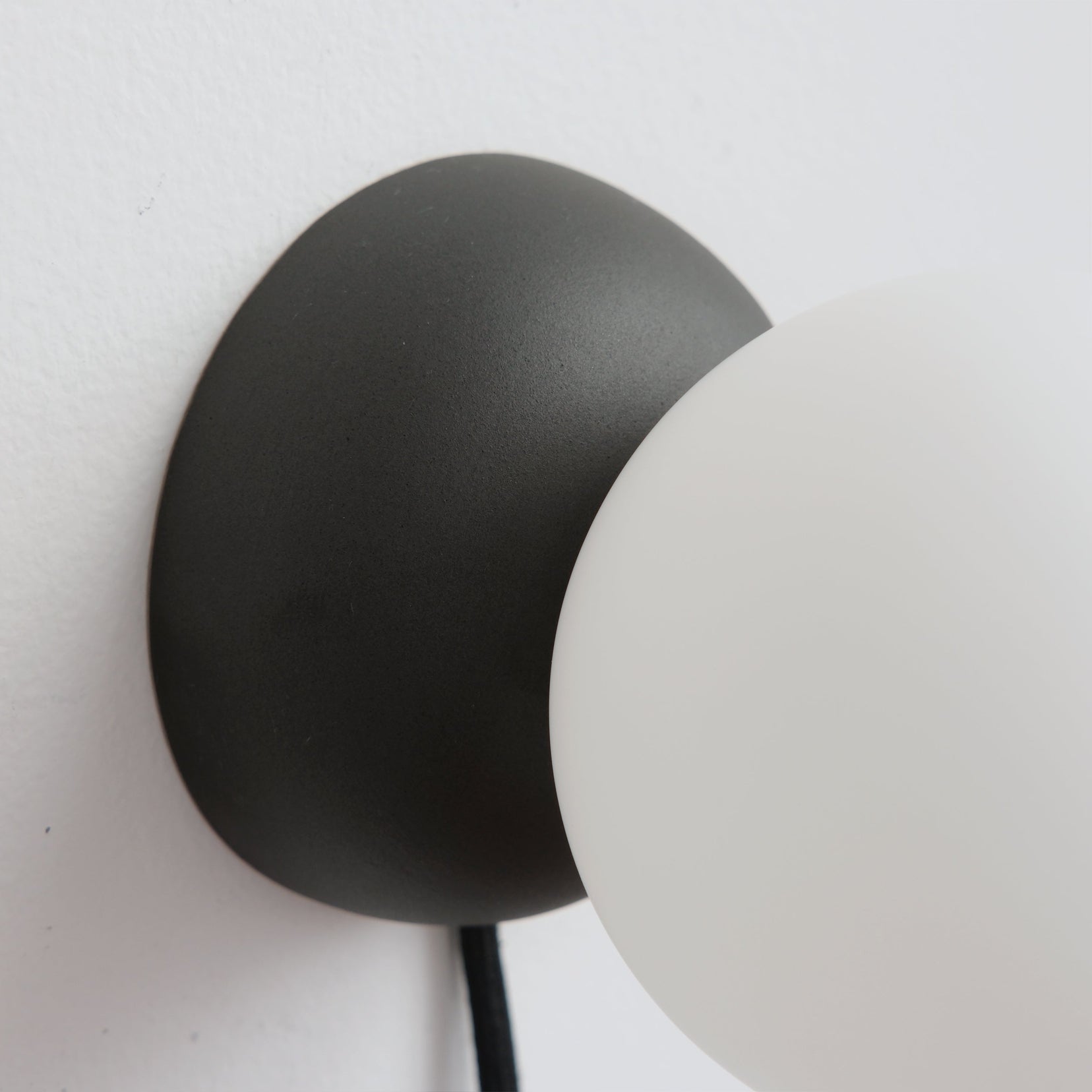 Noir Sconce